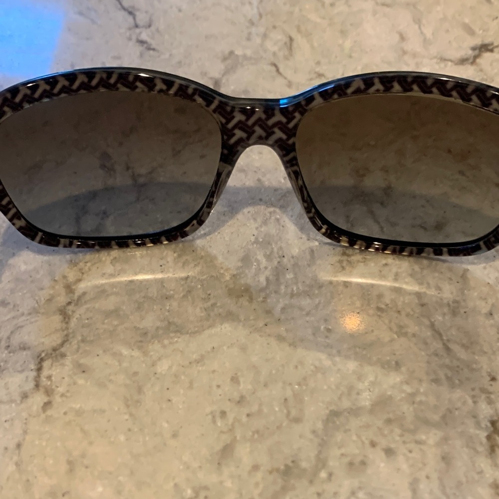 Tory Burch Black Sunglasses with Orange Logo Case - Picture 3 of 8
